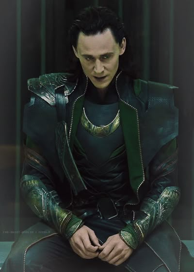 Loki Kneel, Loki Gifs, Loki Gif, Tom Hiddleston Quotes, Tom Hiddleston Funny, Loki God Of Mischief, Loki Avengers, Crimson Peak, Thomas William Hiddleston