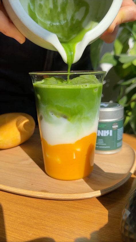 Japan Drinks Aesthetic, Mango Matcha Latte, Matcha Drink Aesthetic, Food Aestethic, Summer Drink Ideas, Uji Japan, Matcha Mango, Matcha Cocktail, Mango Matcha