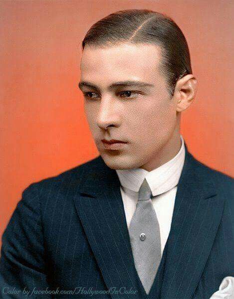 Rudolph Valentino Silent Film Makeup, 1920 Men, Film Makeup, Golden Hollywood, 1920s Mens Fashion, 1920s Looks, Rudolph Valentino, 1920s Hair, Silent Film Stars