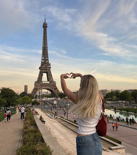 Paris Wallpapers, Summer Vision, Paris Dream, France Aesthetic, Paris Vibes, Photos Travel, Paris Trip, 사진 촬영 포즈, Italy Summer