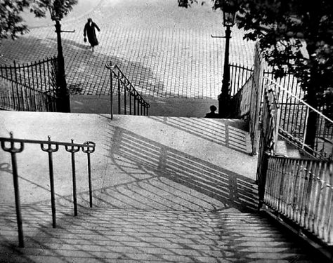 stairs of Montmartre (1925) photo by  Andre Kertesz (quintessence) Andre Kertesz, Robert Doisneau, Henri Cartier Bresson, Montmartre Paris, Edward Hopper, Famous Photographers, Magnum Photos, Foto Art, Great Photographers