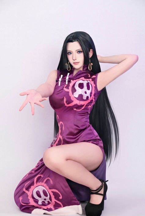 Fullbody Pose, Hancock Cosplay, Boa Hancock Cosplay, Cosplay Poses, Robin Cosplay, Asian Cosplay, One Piece Cosplay, Anime Black Hair, Hidden Beauty