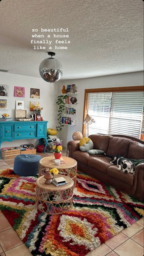 Lexi Hidalgo Room Decor, Lexi Hidalgo Room Aesthetic, Lexi Hidalgo Bedroom, Lexi Hidalgo House Decor, Colorful College Apartment Living Room, Fun Apartment Living Room, Lexi Hidalgo House, Lexi Hidalgo Room, Artsy Home Decor