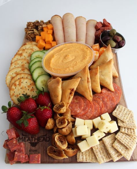 Eid Platter Ideas, Picky Tea Platter, Halal Charcuterie Board Ideas, Eid Charcuterie Board, Halal Charcuterie Board, Charcuterie Board Food, Savoury Party Food, Charcuterie Ideas, Meat Products