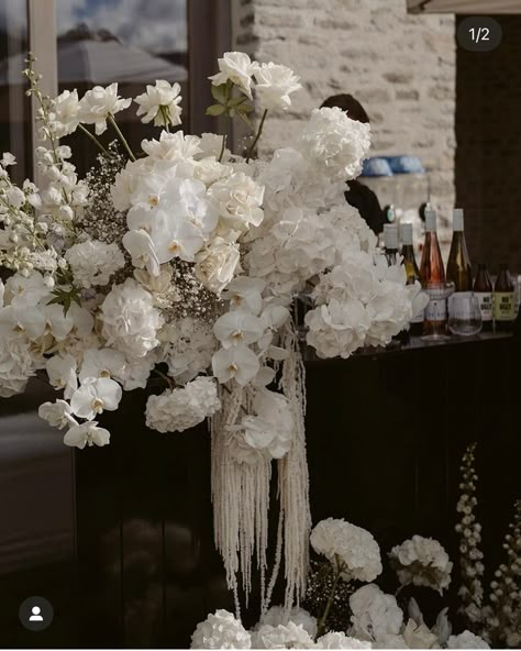 Bar Flowers Wedding, All White Floral Arrangements, Bar Flowers, White Floral Centerpieces, Christmas Urns, Black And White Wedding Theme, White Floral Arrangements, Gatsby Theme, Thailand Wedding