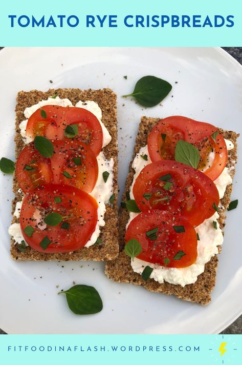 Ryvita Toppings, Crispbread Toppings, Tomato Cottage Cheese, Rye Crackers, Crisp Bread, Cracker Toppings, Quick Healthy Snacks, Fit Food, Quick Healthy Meals