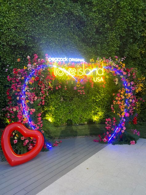 Love Island Decorations, Love Island Birthday Party, Love Island Party, Love Island Bachelorette Theme, Love Island Themed Party, Island Birthday, Island Party, Prom Themes, Pool Birthday