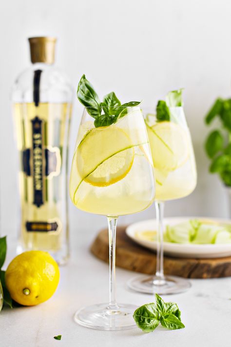 Sweet, floral, and refreshing, this St. Germain Spritz is made with elderflower liqueur, prosecco, and lemon juice. Perfect for the spring and summer! St Germain Cocktail Recipes, Lemon Curd Pavlova, St Germain Cocktail, Prosecco Drinks, Elderflower Cocktail, Spring Cocktails Recipes, Puff Pastry Tart, Prosecco Cocktails, Cocktail Photography