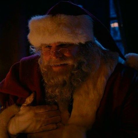 David Harbour Santa, Harbor Aesthetic, David Harbor, What's My Aesthetic, David Harbour, Chubby Men, Famous Men, Big Boy, Big Boys