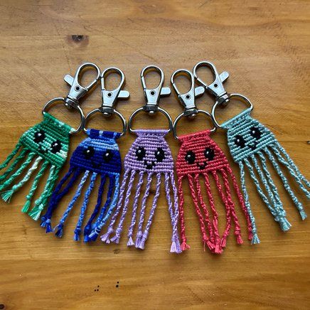 Bracelet Keychains Patterns, Alpha Keychain Pattern Tutorial, Diy Friendship Keychains, Shaped Alpha Bracelet, Alpha Keychain Pattern Easy, Beginner Alpha Pattern, Alpha Bracelet Pattern Keychain, Alpha Patterns Keychain, How To Do Alpha Patterns