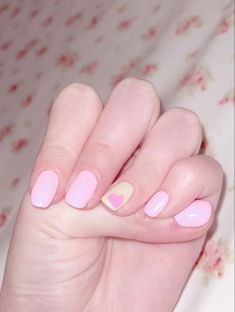 Gyaru Nails Simple Short, Cutecore Nails Short, Easy Kawaii Nails, Simple Kawaii Nails Short, Kawaii Nail Art Short Nails, Kawaii Simple Nails, Kawaii Nails Simple, Cute Core Nails, Short Sanrio Nails