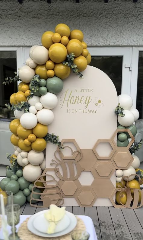 Honey Bee Gender Reveal Ideas, Little Honey Baby Shower Theme, Bee Baby Shower Theme Decoration, Honey Bee Baby Shower Ideas, Simple Baby Shower Centerpieces, Water Remedies, Honey Bee Birthday, Bee Themed Gender Reveal, Bee Themed Birthday Party