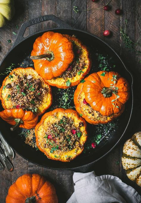 It's never too early to start thinking about your Thanksgiving menu, right? These mini rice stuffed pumpkins are the perfect addition to your table, either as a side dish for the whole family to enjoy or as a vegan/vegetarian entree. Stuffed Mini Pumpkins, Fall Herbs, Vegan Thanksgiving Main Dish, Vegan Main Dish, Thanksgiving Main Dish, Crowded Kitchen, Pumpkin Mac And Cheese, Cooking Wild Rice, Vegetarian Main Dishes