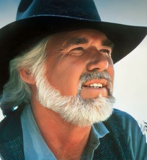 Country Musicians, Kenny Rogers, Celebrity Fashion Trends, Beard Trimming, Great People, Country Singers, Kinds Of Music, American Singers, Celebrity Fashion