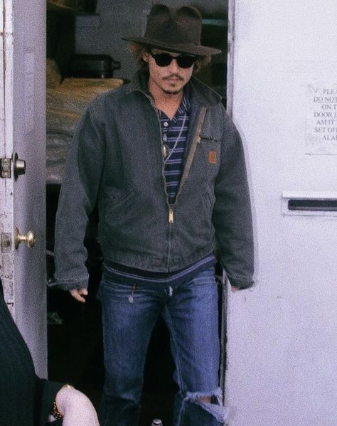 Johnny Depp wearing Carhartt Detroit Jacket #carhartt #carharttjacket #lilyachty #mensfashion #mensstyle #streetfashion #streetwear Johnny Depp Style, Fit Inspired, Carhartt Detroit Jacket, Detroit Jacket, Carhartt Detroit, Lil Yachty, Teddy Boys, Carhartt Jacket, Tumblr Boys