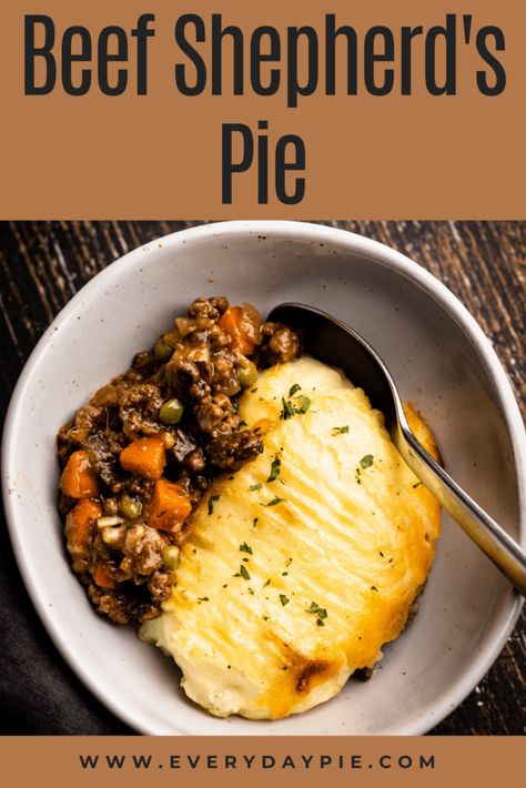 Ground Beef And Vegetables, Beef And Vegetables, Shepherd's Pie Recipe, Savory Pies Recipes, Pies Recipes, Main Dish Casseroles, Shepherds Pie Recipe, Savory Pies, Hearty Casseroles