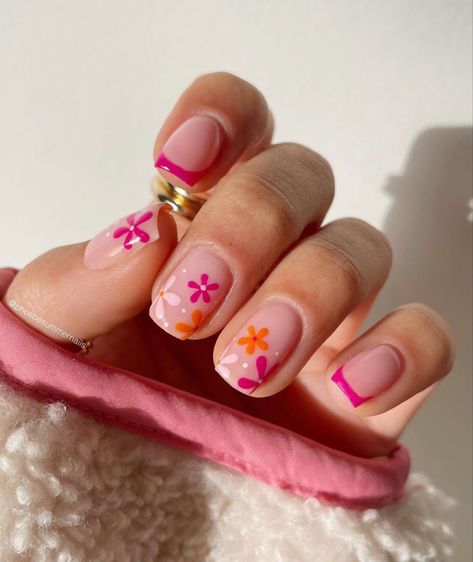 Cruise Nails Square, Summer Biab Nails Short, Square Summer Nails 2024, Squoval Nails Summer, Nail Trends French Tip, Square Nail Designs Summer, Short Pink Square Nails, Nails For Cruise, Spring Short Nails