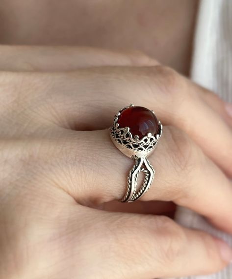 Add a touch of elegance to your everyday look with FiligranUSA's stunning 925 Sterling Silver Filigree Cocktail Ring 💍✨. This chic and minimal piece, adorned with a radiant Carnelian gemstone, is the perfect accessory to any outfit. Whether it's a gift for someone special or a treat for yourself, our meticulously crafted ring comes in sizes 5-12.5 and arrives in a beautiful gift box. Ready to upgrade your jewelry collection? Click the link for more details and to make this timeless beauty you... Silver Cocktail, Art Women, Black Onyx Ring, Sterling Silver Filigree, Onyx Ring, Silver Filigree, Beautiful Gift Boxes, Christmas Thanksgiving, Cocktail Ring