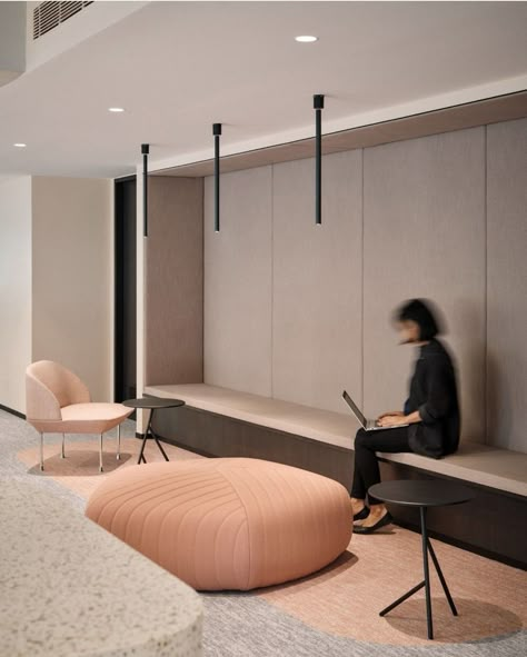 Japandi Office Design, Office Collaboration Space, Japandi Office, Office Bench, Innovation Hub, Commercial Office Design, Office Design Inspiration, Office Idea, Coworking Office