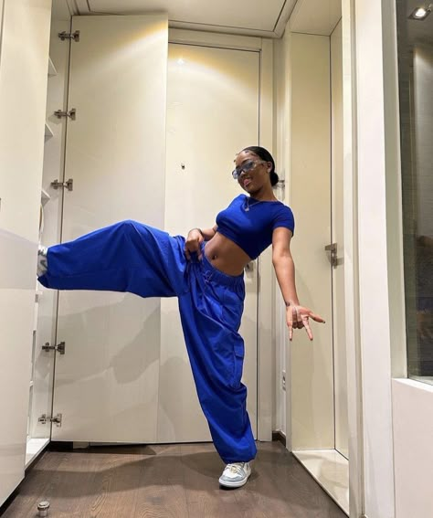 Zumba Outfits For Women Aesthetic, Modern Hip Hop Aesthetic, Hip Hop Competition Costume, Blue Hiphop Outfit, Hip Hop Dancers Outfit, Waacking Dance Outfit, Royal Blue Rave Outfit, Open Pants Outfit, Baggy Dance Outfit