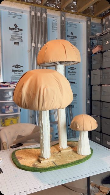 Diy Large Mushrooms, Mushroom Piñata, Butterfly Fairy Garden, Fairy Garden Party Ideas, Mushroom Diy, Auction Decor, Wedding In The Garden, Vbs 2025, Giant Mushroom