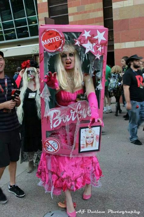 Zombie barbie Zombie Barbie, Best Group Halloween Costumes, Barbie Halloween Costume, Bff Halloween Costumes, Barbie Halloween, Bad Barbie, Scary Halloween Costume, Homemade Halloween Costumes, Barbie Costume