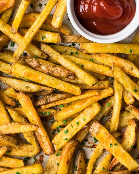 How to make Crispy Oven Baked Fries! Easy recipe that makes the most perfect, healthy homemade baked French fries every time. Includes tips for how to reheat French fries to make them crispy again. Bbq Chicken Sides, Reheat French Fries, Lamb Koftas, Oven Baked Fries, Holiday Meal Planning, Making French Fries, Homemade Fries, Season Aesthetic, Homemade French Fries