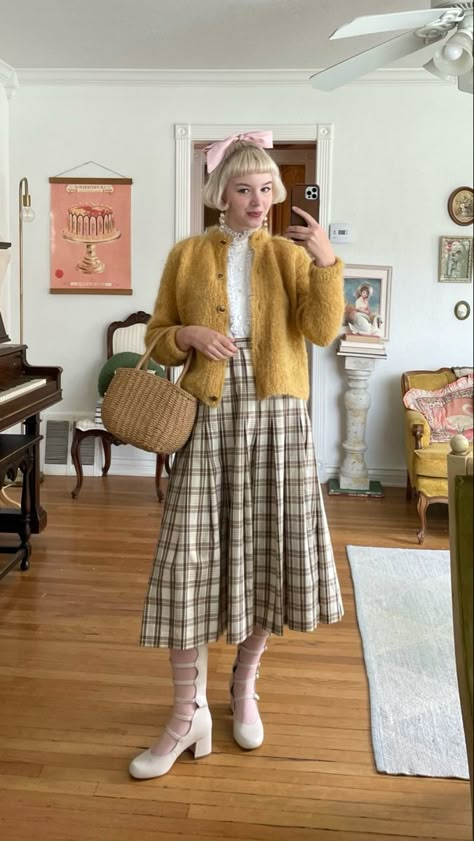 Grandma Chic Fashion, Eclectic Grandpa Fashion, Grandpa Outfit, Grandma Clothes, Preppy Cottagecore, Eclectic Grandpa, Outfit Retro, Grandma Fashion, Cottagecore Outfits