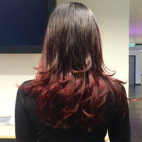 Dark Hair With Red Ends, Red Ends On Black Hair, Brown Hair Red Ends, Brown Hair With Coloured Highlights, Brown Roots Red Hair, Red Ends Hair, Brown Hair With Red Tips, Red Ends On Brown Hair, Brown Hair Red Tips