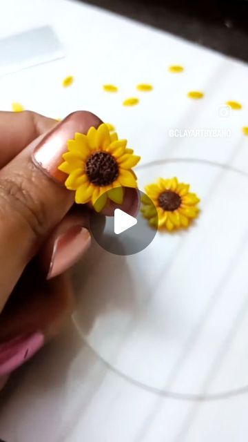 Clay Sunflowers, Clay Jewellery Handmade, Sunflower Tutorial, How To Make Sunflower, Mini Sunflowers, Polymer Clay Jewellery, Clay Jewellery, Jewellery Handmade, Clay Art