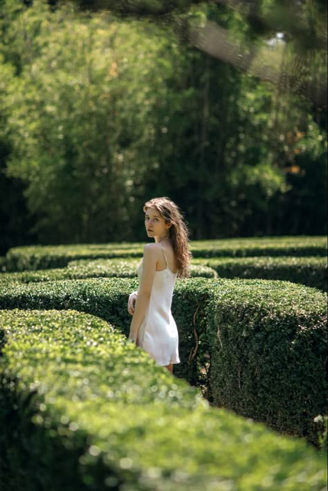 Elegant Garden Photoshoot, Summer Garden Photoshoot, Courtyard Photoshoot, Maze Photoshoot, Photoshoot In The Garden, Photoshoot In A Garden, Garden Shoot Photography, Gardens Photoshoot, Labyrinth Photoshoot