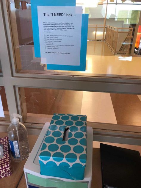 Brown explains to CafeMom that she got the idea for the box at the end of last school year. Classroom Hacks, Middle School Classroom, Middle School Teachers, Teacher Tips, Teaching Middle School, Beginning Of The School Year, Teacher Organization, School Help, Classroom Setup