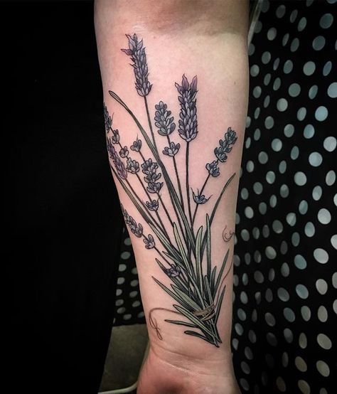 19 Outrageously Pretty Botanical Tattoos  #bundle of #lavender and #rosemary wrapped in twine by Alice Kendall @alicestattoos #botanicaltattoo #bouquet #flowertattoo #wonderlandpdx Tattoo Lotus Flower, Rosemary Tattoo, Herb Tattoo, Botanical Tattoo Design, Botanical Tattoos, Tattoo Lotus, 16 Tattoo, Lavender Tattoo, Wonderland Tattoo