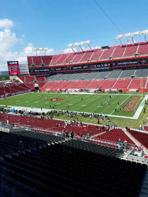 Raymond James Stadium sky box view shortly before an game between the Philadelphia Eagles and Tampa Bay Buccaneers game. Raymond James Stadium, Nfl Stadiums, The Eagles, Football Stadiums, Tampa Bay Buccaneers, Luxury Boxes, Chicago Bears, Philadelphia Eagles, Tampa Bay