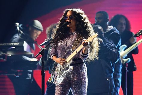 Vallejo singer H.E.R. takes home Grammys, brings audience to its feet H.e.r Singer Aesthetic, H E R Singer, Singer Performing, Singer 201, Female R&b Singers, 90s Indie, Half Filipino, R&b Albums, 70s Punk