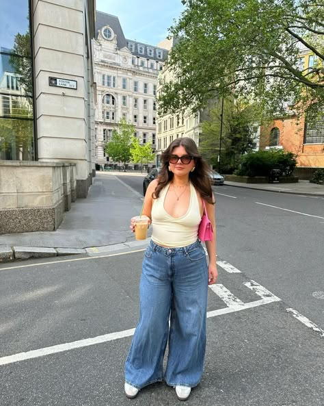 Phoebe Martha Evans | buying this top 5 months ago was a good decision 🫡 #midsize #midsizestyle #size14 #size12 #ss24 #springfashion #outfitinspo #ootd… | Instagram Summer Ootd Midsize, Outfit Inspired Midsize, Summer Street Style Midsize, Mid Size Celebrities, Midsize Outfits Going Out, Summer To Fall Transition Outfits Midsize, Size 12/14 Outfits, Mid Sized Outfits Summer, Outfit Inspo Summer Midsize