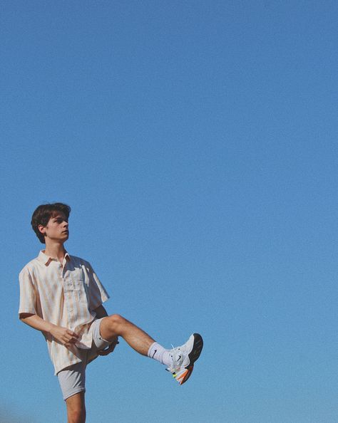 Aesthetic photoshoot using the sky as a backdrop. #sky #instagram #aesthetic #editorial Sky Backdrop Photoshoot, Blue Sky Portrait, Backdrop Sky, Man Photoshoot, Aesthetic Editorial, Press Shots, Photography Studio Setup, Blue Sky Photography, Ring Lights