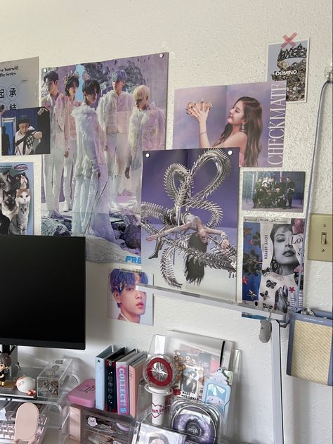 kpop room desk aesthetic posters blue karina aespa soobin txt tomorrow x together hyunjin stray kids skz lia itzy lightstick collectbooks inspo inspiration Room Inspo Aesthetic Kpop, Blue Kpop Room Aesthetic, Room Blue Aesthetic, Blue Kpop Room, Blue Rooms Aesthetic, Kpop Aesthetic Room, Kpop Wall, Blue Aesthetic Room, K Pop Room Ideas