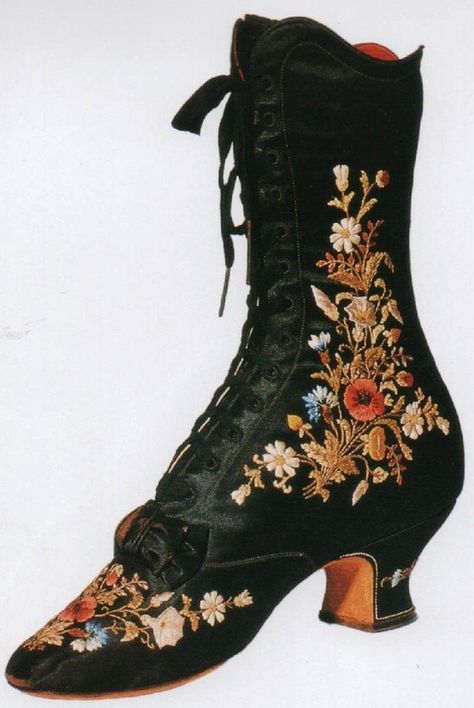 Historical Shoes, 1870s Fashion, Victorian Shoes, 19th Century Fashion, Vintage Boots, Historical Dresses, Moda Vintage, Pretty Shoes, Fantasy Clothing