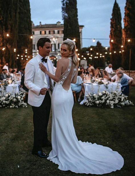 Rianne Meijer Wedding Dress, Rianne Meijer, Wedding Setup, Fotos Goals, Wedding Set Up, Cute Wedding Ideas, Inspo Outfit, Sheath Wedding Dress, Wedding Hair