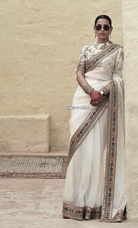 Sabyasachi Mukherjee - India 🇮🇳 Sabyasachi New Collection, Sabyasachi Dresses, Sewing Hand, Indian Wedding Dresses, Hand Embroidery Work, Sabyasachi Bride, Indian Bridal Fashion, Sewing Fabrics, Stylish Sarees