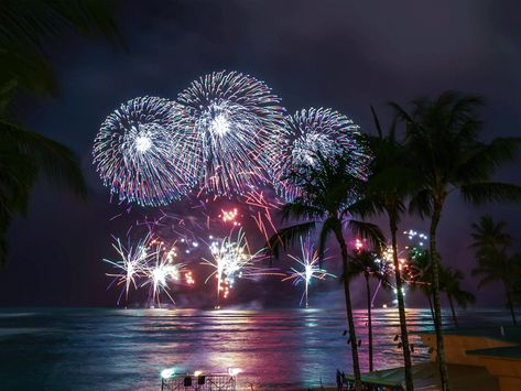 13 Can’t-Miss New Year’s Eve Celebrations in Honolulu to Kick off 2020 - Biting Commentary - December 2019 - Honolulu, HI New Years Eve Party Outfits, New Years Eve Dinner, New Years Traditions, New Year Fireworks, Happy New Years Eve, New Year Eve, Vevey, Happy New Years, New Year's Eve Celebrations