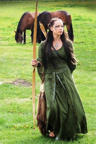 Costume Viking, Celtic Dress, Celtic Woman, Medieval Costume, Medieval Clothing, Medieval Dress, Fantasy Costumes, Medieval Fashion, Medieval Fantasy