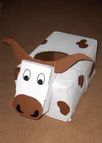 Diy Box Halloween Costumes, Farm Animal Valentine Boxes, Longhorn Valentines Boxes, Rodeo Valentine Boxes, Bull Valentine Box Ideas, Cardboard Box Animals, Cow Valentine Box Ideas, Cowboy Valentines Boxes, Farm Valentines Box Ideas