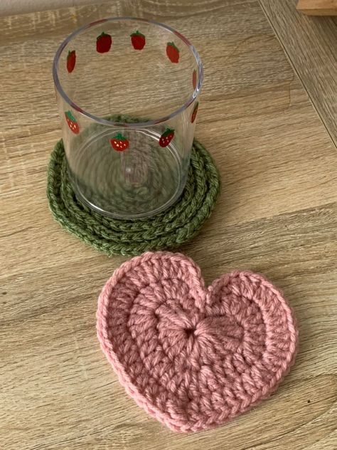 these images are for crochet patterns and these images are for crochet gifts Crochet For Beginners Projects, Aesthetic Knitting Projects, Aesthetic Things To Crochet, Crotchet Ideas Projects Simple, Valentines Crochet Ideas, Cup Holder Crochet, Aesthetic Crochet Projects, Crochet Flowers Tutorial, Crochet Ideas Aesthetic