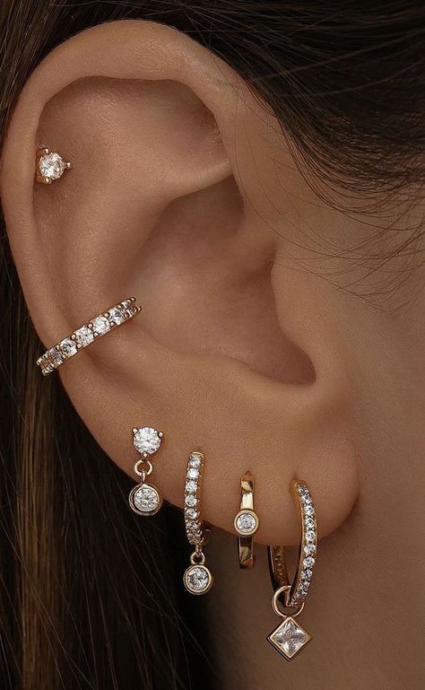 Quadruple Piercing Ears, Earings Ideas Piercing, Ear Piercing Combinations Both Ears, 4 Hole Earring Ideas, Minimalist Ear Piercings Ideas Both Ears, 4 Hole Ear Piercing, Ear Combinations Piercing Ideas, Piercing Inspo Both Ears, Ear Piercings With Conch