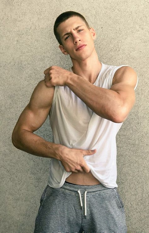 Guys In Sweatpants, Augusta Alexander, Fit Guys, Brazilian Men, Good Looking Men, Mens Fashion Casual, Male Models, Men Fashion, Mens Fitness