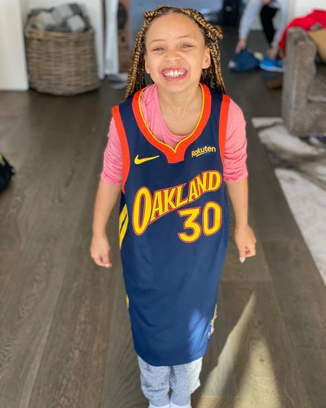 Wardell Curry on Instagram: “Game day vibes! 🦄🦋🐺” Curry Jersey Wallpaper, Riley Curry, Curry Jersey, The Curry Family, Jersey Wallpaper, Stephen Curry Jersey, Cute Converse Shoes, Cute Converse, Ayesha Curry