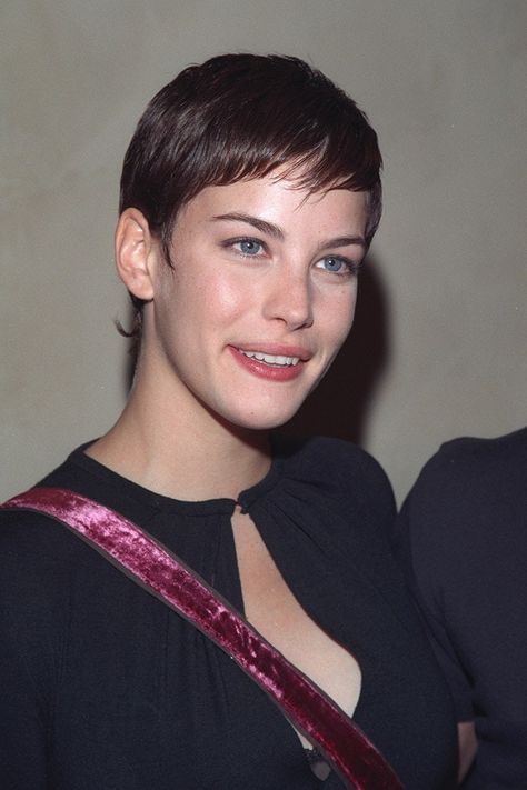 Liv Tyler Short Hair, Liv Tyler Style, Liv Tyler Hair, Girls Pixie Cut, Hairstyles For 2023, Hot Haircuts, Haircuts Ideas, Really Short Hair, Long Face Hairstyles