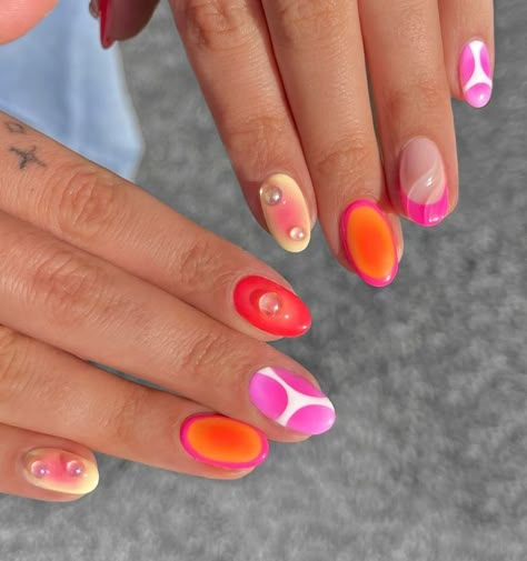 By: @peachinails on IG Summer Nails Colourful, Neon Aura Nails, Color Combos For Nails, Neon Nails Designs, Neon Manicure, Nails Aura, Teen Nails, Neon Nail Designs, Broken Nails